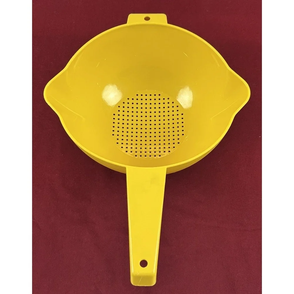 VTG Tupperware Yellow 2 Qt Colander Strainer #1523-1 Handle Double Spouts USA